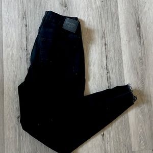 Levi’s Ultra High Rise Super Skinny Jeans. (no rips) size 10, W30